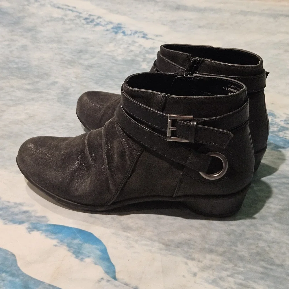 Axioms Women's Black Ankle Booties Side Zip Buckle Accent Low Heel Size 8.5